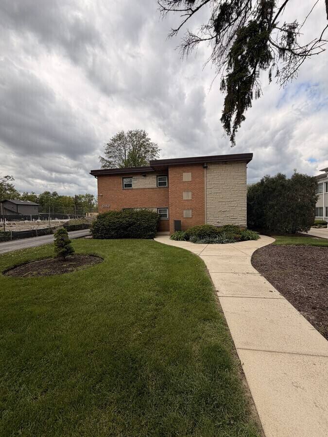 Apartment for rent at 5152 Fairview Ave, Downers Grove, IL 60515