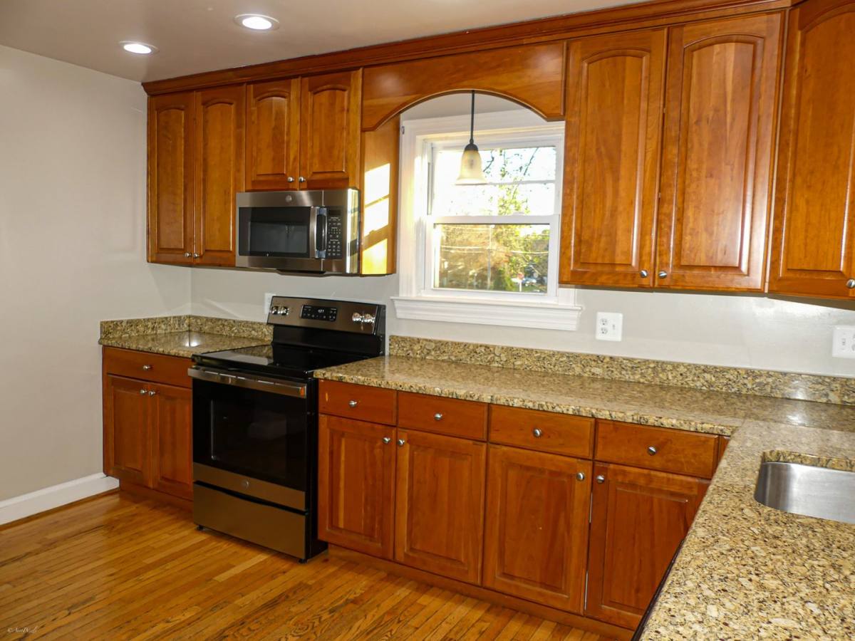 House for rent at 903 Crestview Dr, Herndon, VA 20170