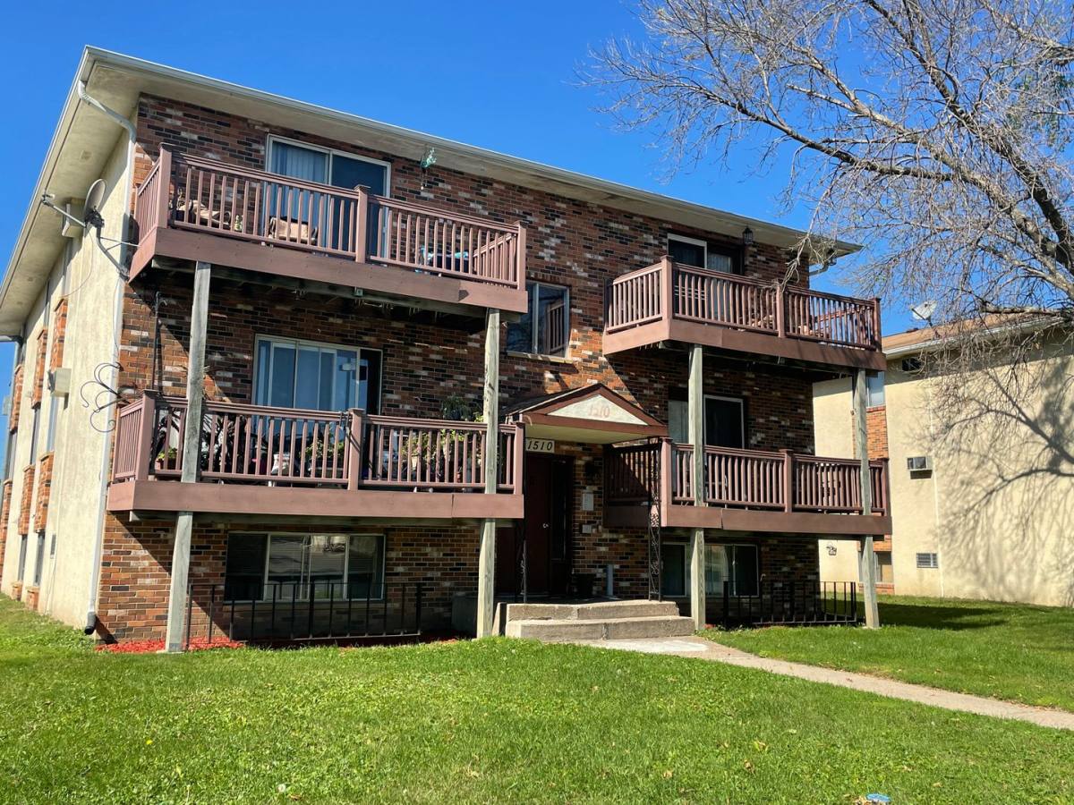 Apartment for rent at 1510 Elrose Court, South Saint Paul, MN 55075