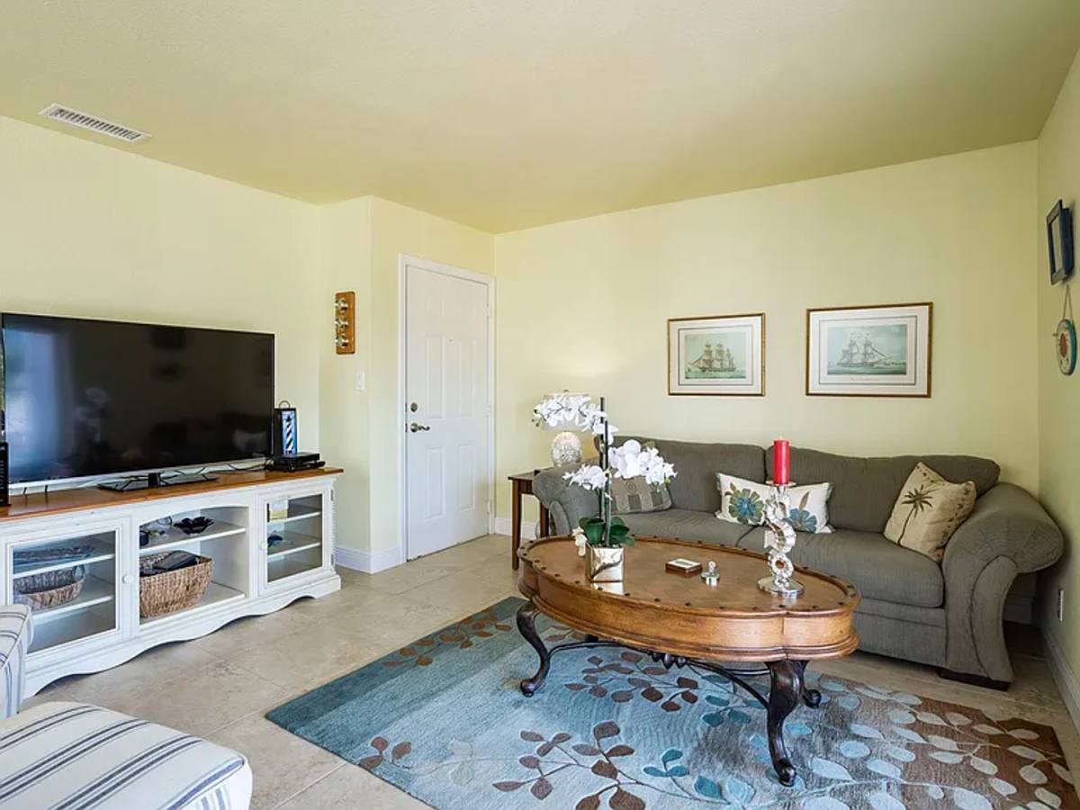 Condo for rent at 5191 Salmon Dr SE, Saint Petersburg, FL 33705