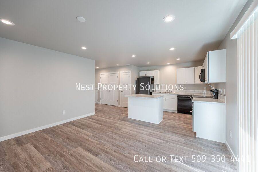 Apartment for rent at 651 NE Hargraves Ave #B, Royal City, WA 99357