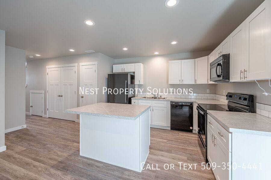 Apartment for rent at 651 NE Hargraves Ave #B, Royal City, WA 99357