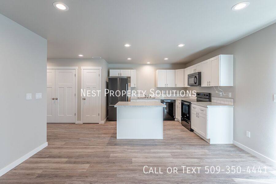 Apartment for rent at 651 NE Hargraves Ave #B, Royal City, WA 99357
