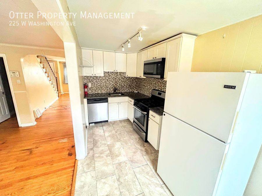 House for rent at 225 W Washington Ave, Clifton Heights, PA 19018