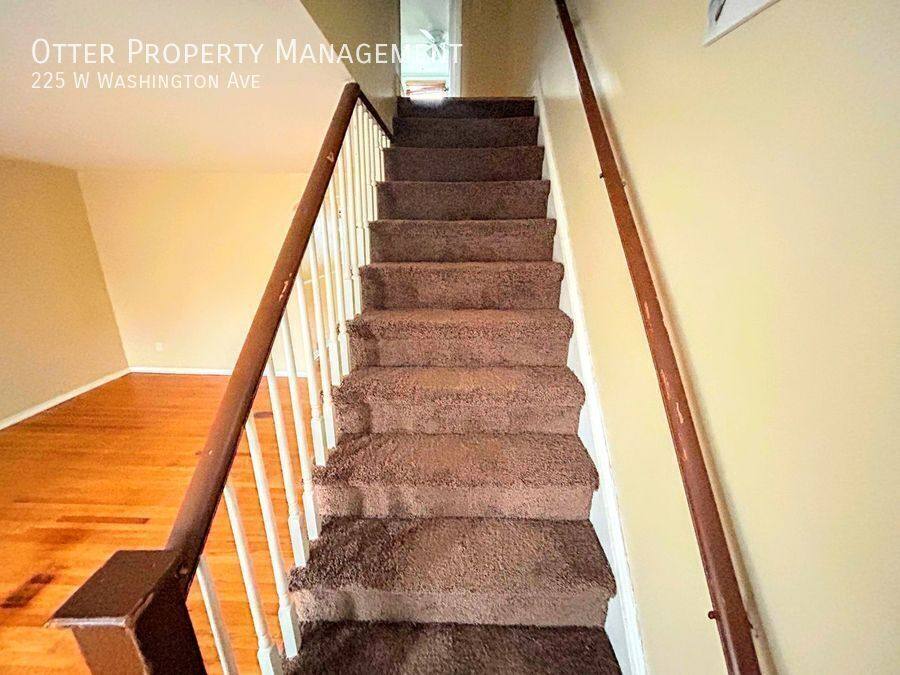 House for rent at 225 W Washington Ave, Clifton Heights, PA 19018
