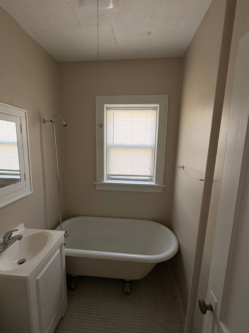 Apartment for rent at 2464 Harney St, Omaha, NE 68131