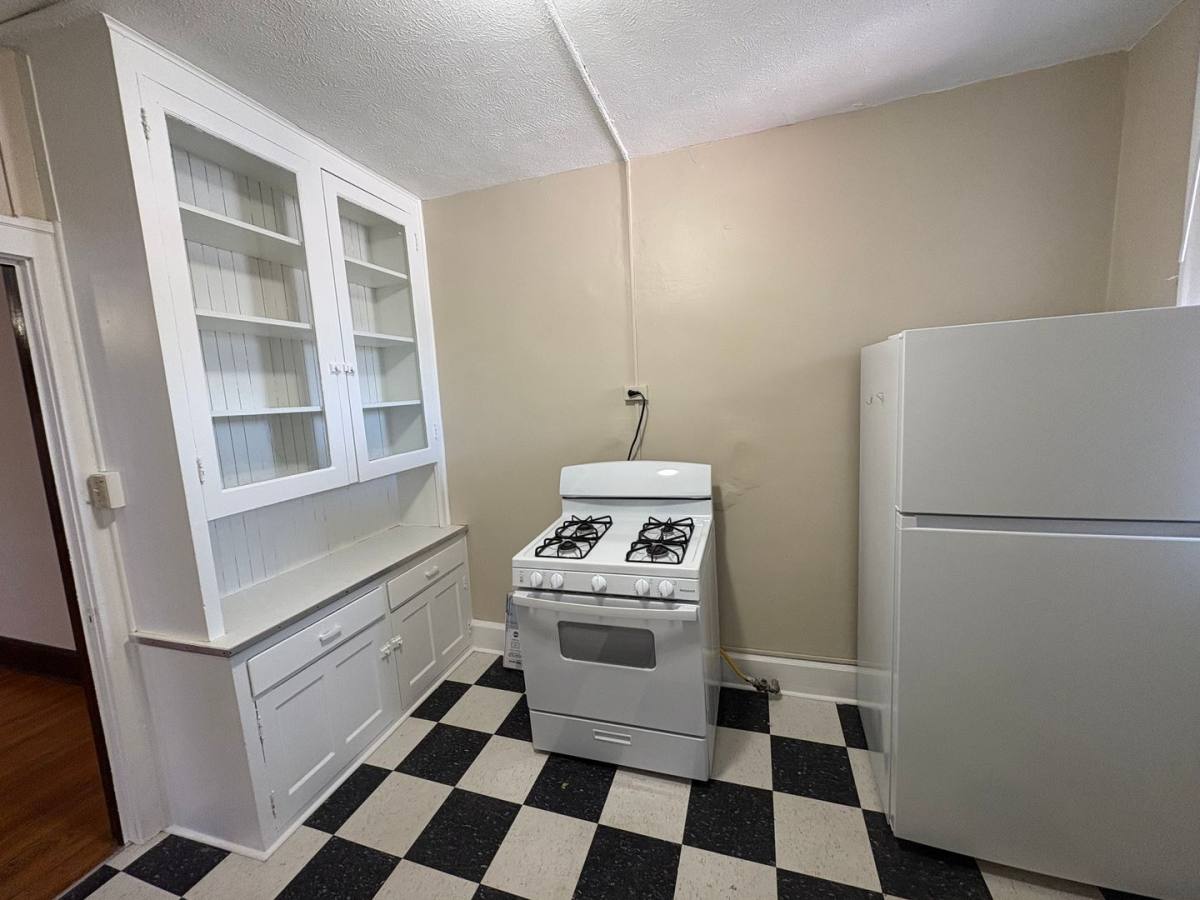 Apartment for rent at 2464 Harney St, Omaha, NE 68131
