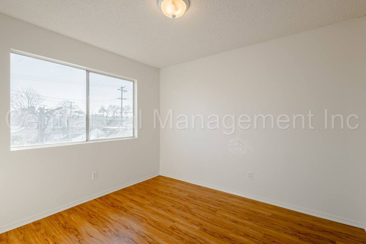 Apartment for rent at 617 30th St, Bakersfield, CA 93301