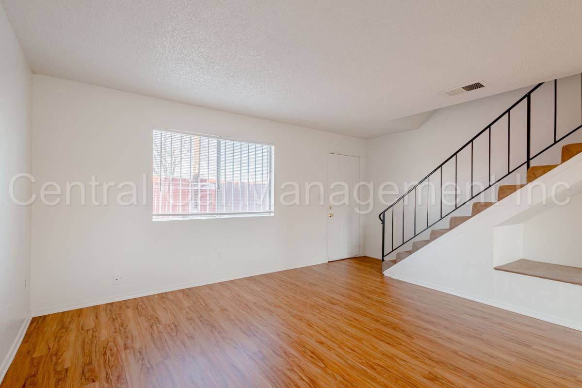Apartment for rent at 617 30th St, Bakersfield, CA 93301