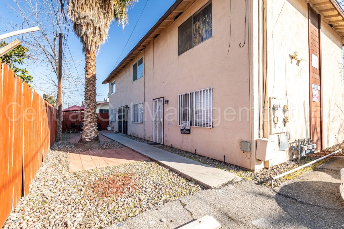 Apartment for rent at 617 30th St, Bakersfield, CA 93301