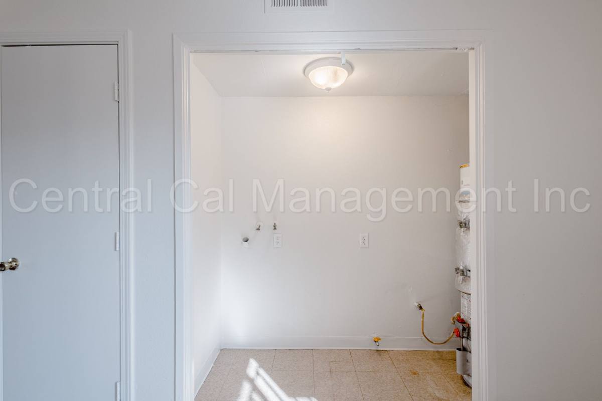 Apartment for rent at 617 30th St, Bakersfield, CA 93301