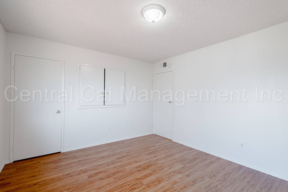 Apartment for rent at 617 30th St, Bakersfield, CA 93301