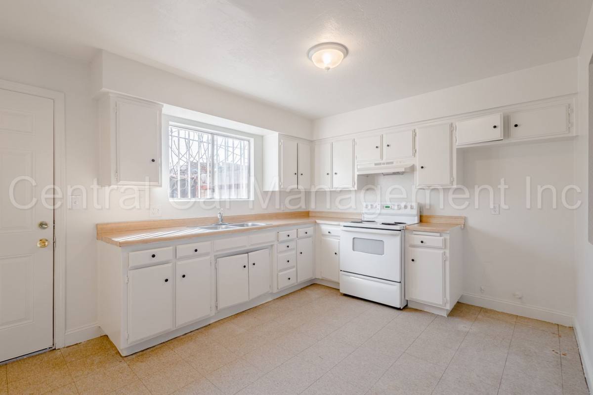 Apartment for rent at 617 30th St, Bakersfield, CA 93301