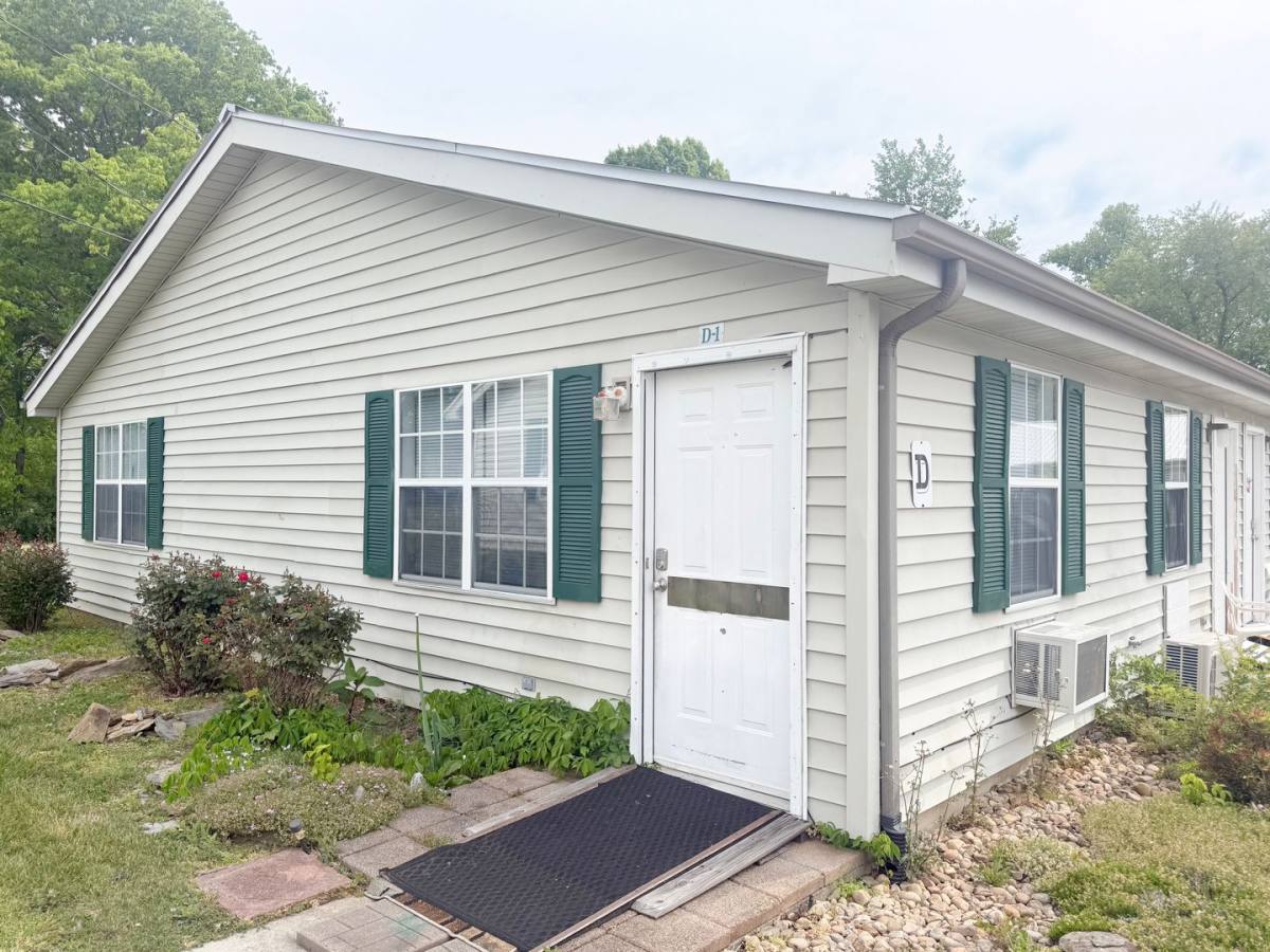 Apartment for rent at 340 W Briar Ave, Jamestown, TN 38556