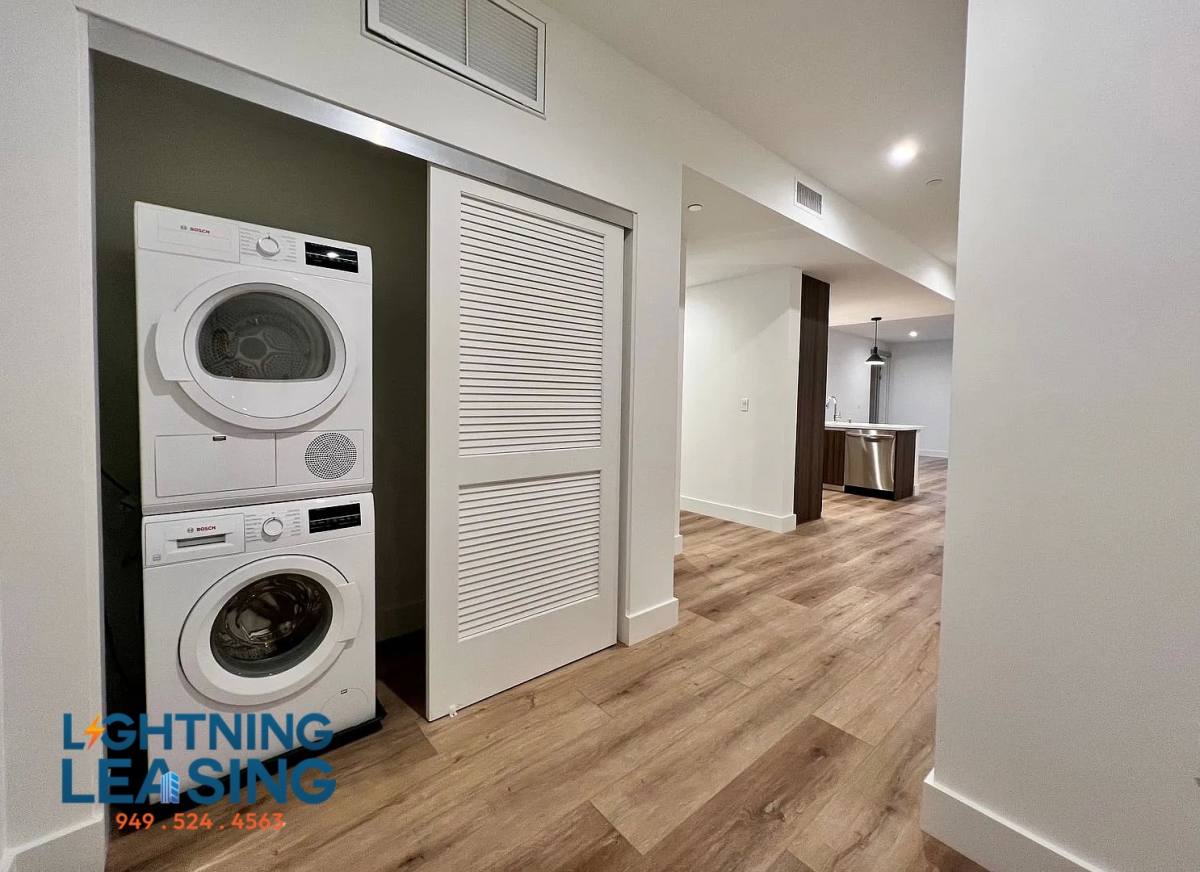 Apartment for rent at 5801 Camerford Ave #206B, Los Angeles, CA 90038