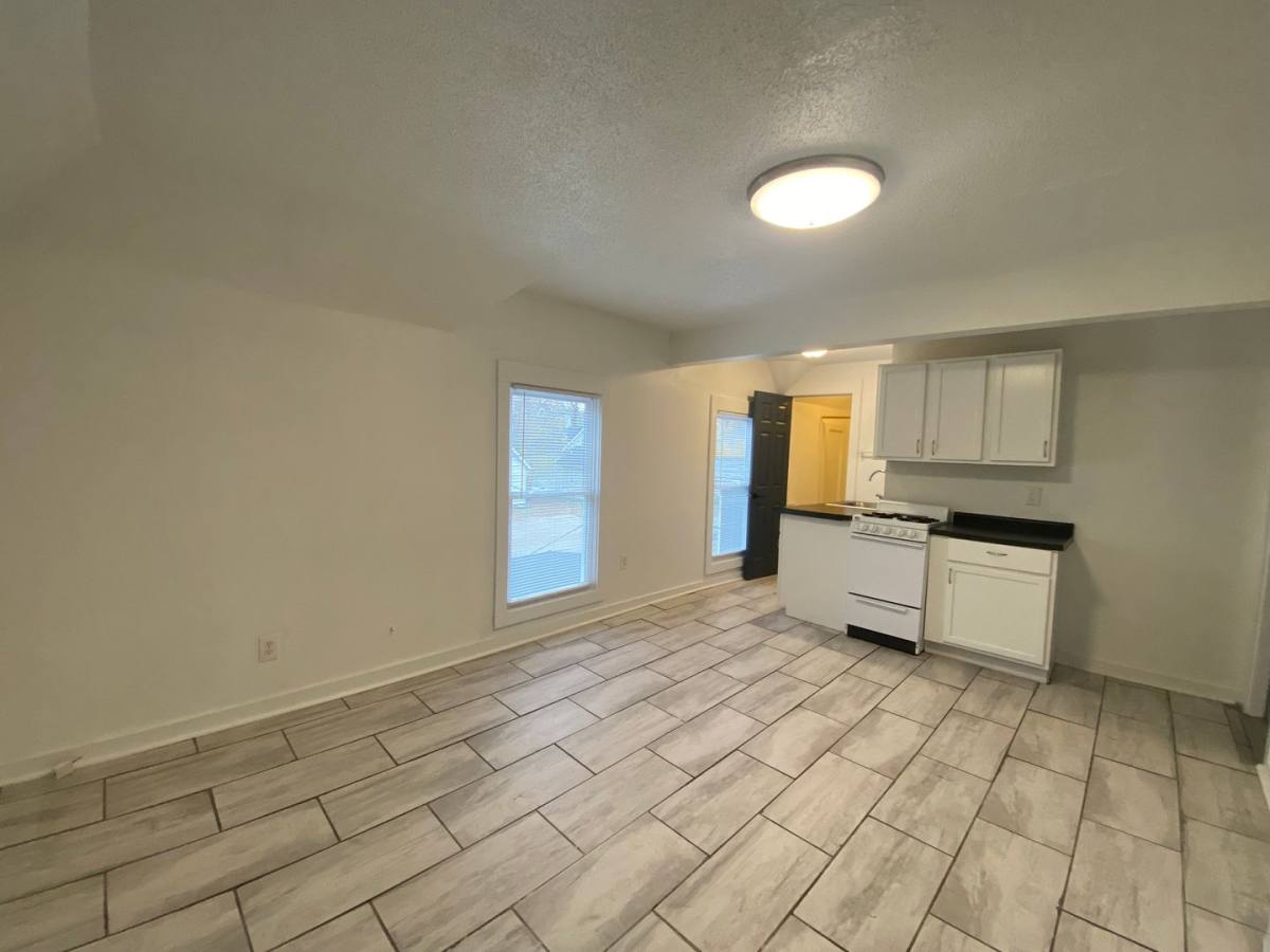 Apartment for rent at 1118 26th St, Des Moines, IA 50310