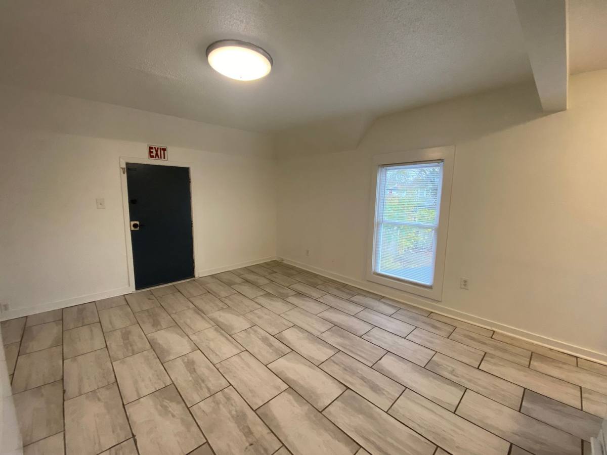 Apartment for rent at 1118 26th St, Des Moines, IA 50310