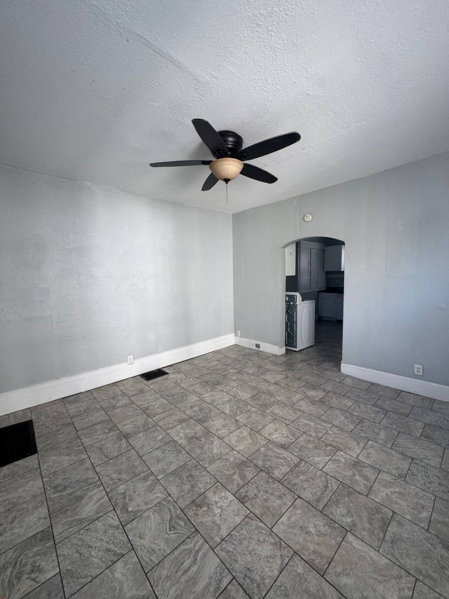 Apartment for rent at 1118 26th St, Des Moines, IA 50310