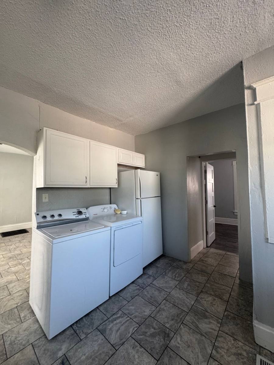 Apartment for rent at 1118 26th St, Des Moines, IA 50310