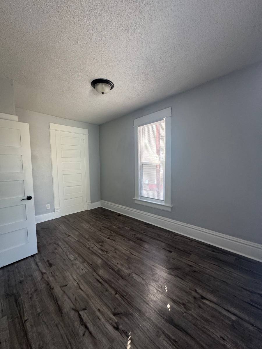 Apartment for rent at 1118 26th St, Des Moines, IA 50310