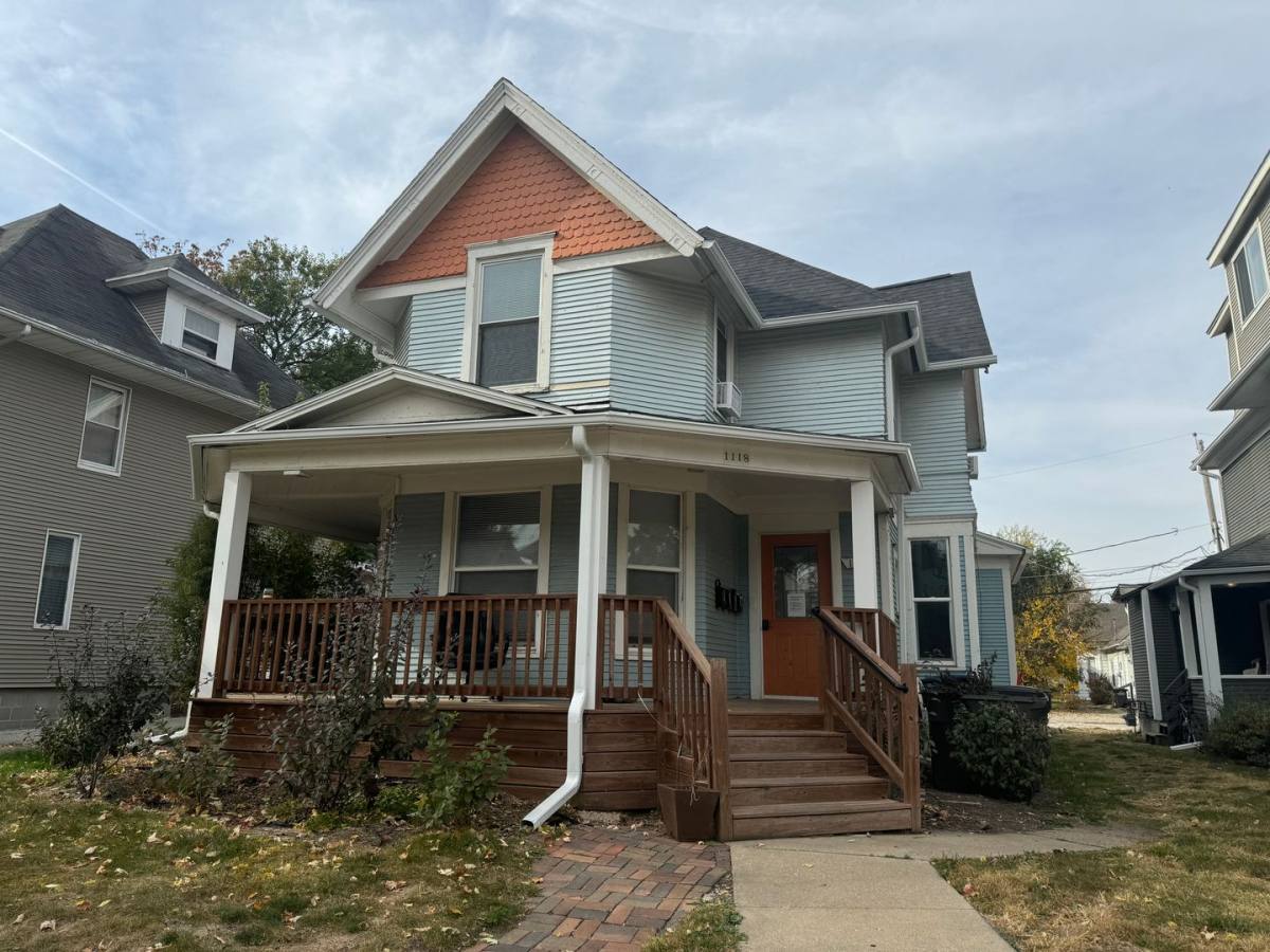 Apartment for rent at 1118 26th St, Des Moines, IA 50310