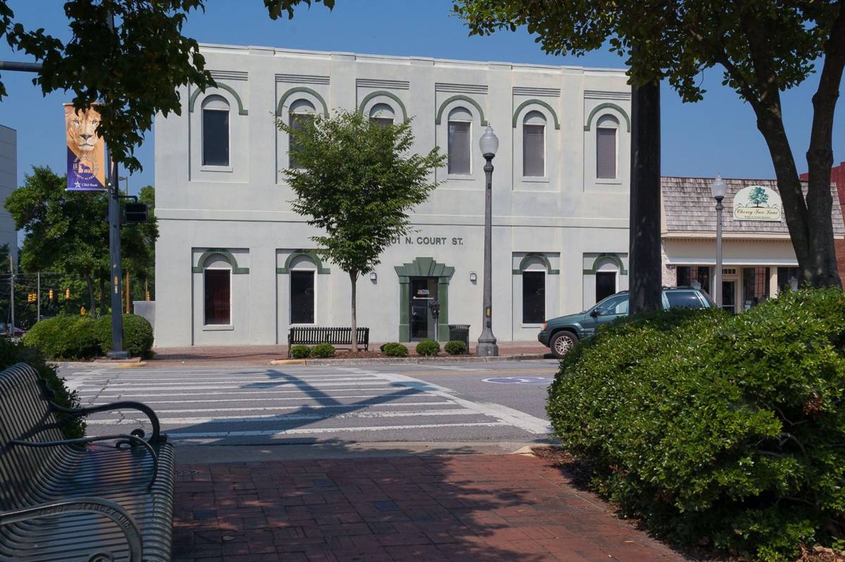 Townhouse for rent at 301 N Court St, Florence, AL 35630