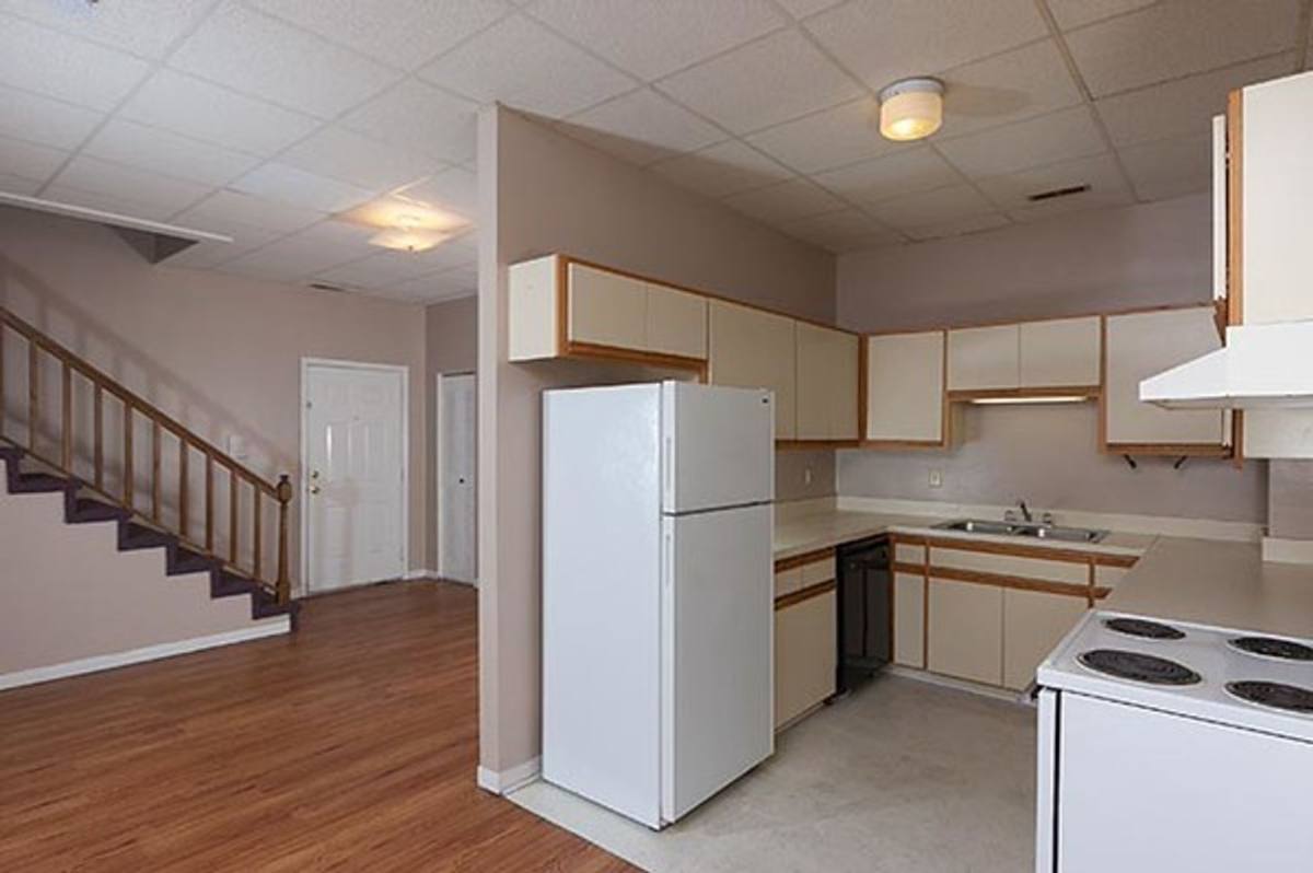 Townhouse for rent at 301 N Court St, Florence, AL 35630