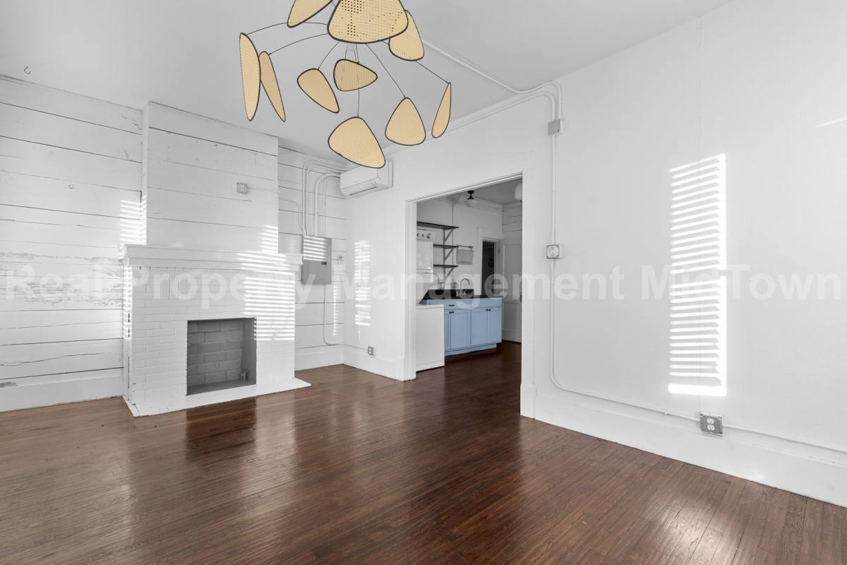 Townhouse for rent at 813 May St #2, Fort Worth, TX 76104