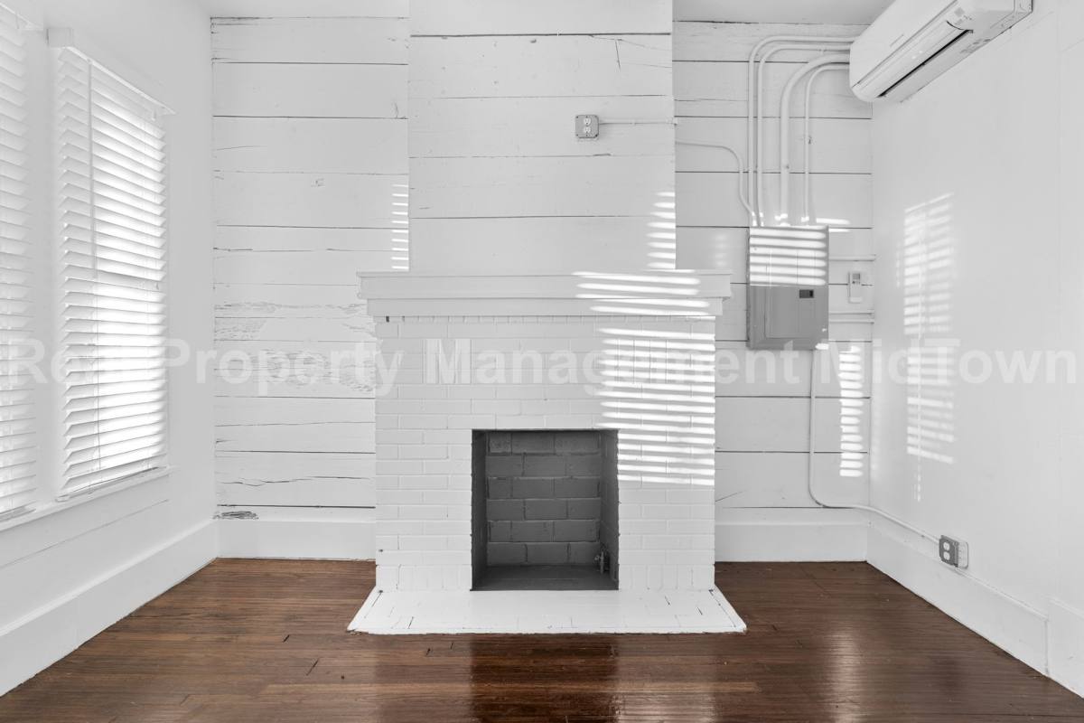 Townhouse for rent at 813 May St #2, Fort Worth, TX 76104
