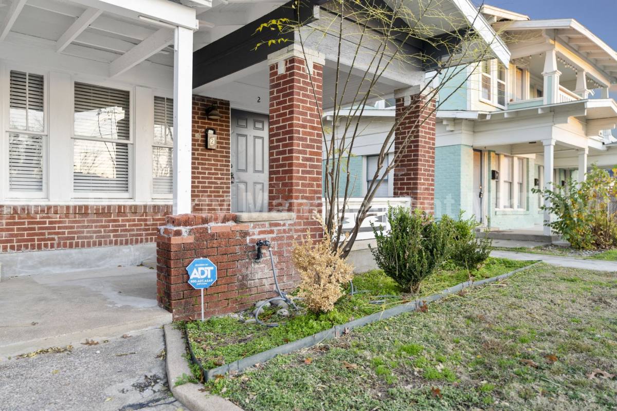 Townhouse for rent at 813 May St #2, Fort Worth, TX 76104