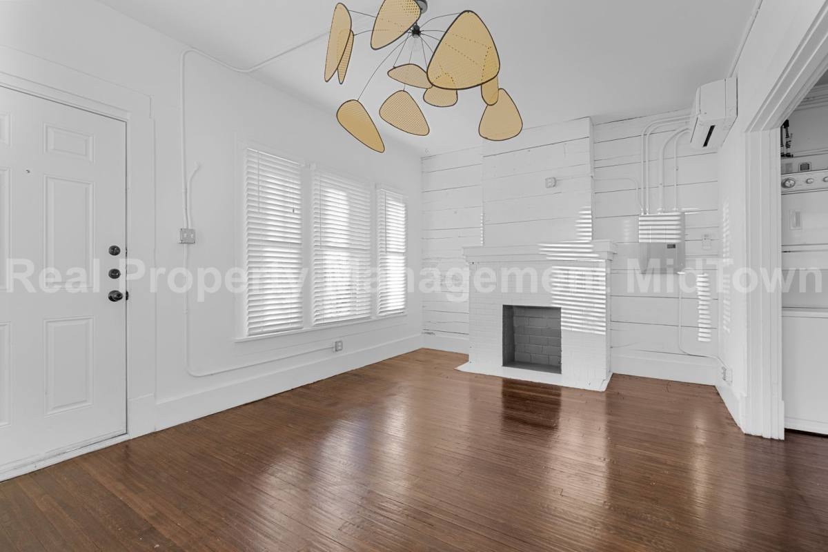Townhouse for rent at 813 May St #2, Fort Worth, TX 76104