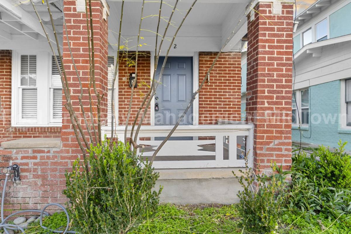 Townhouse for rent at 813 May St #2, Fort Worth, TX 76104