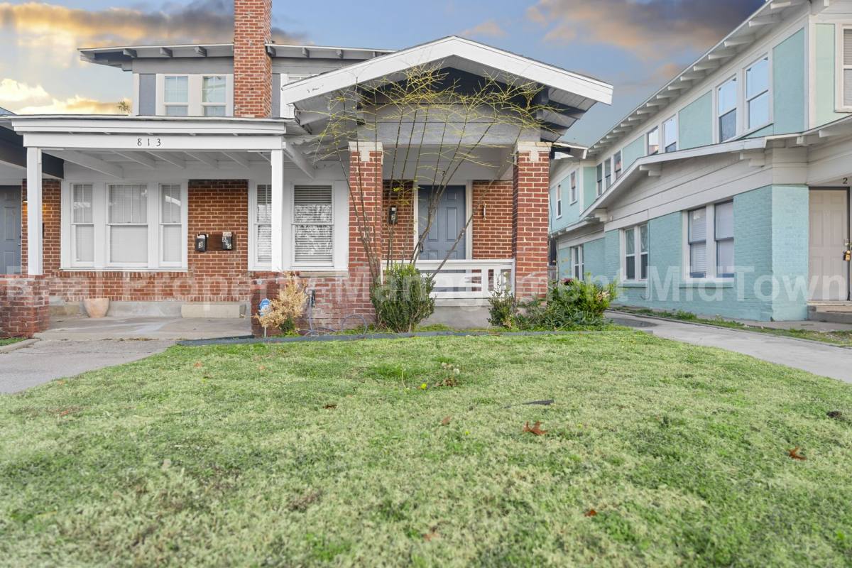 Townhouse for rent at 813 May St #2, Fort Worth, TX 76104