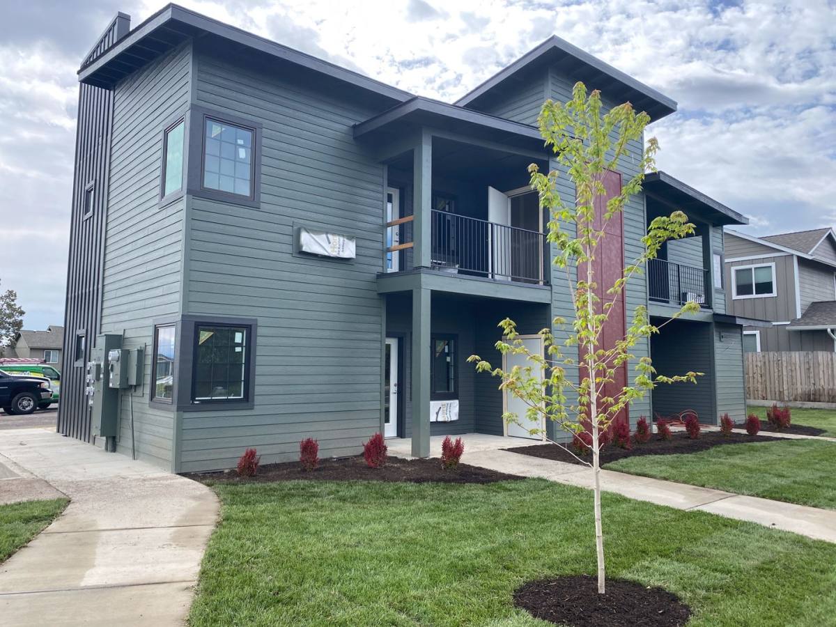 Apartment for rent at 1140 SW 27th, Redmond, OR 97756