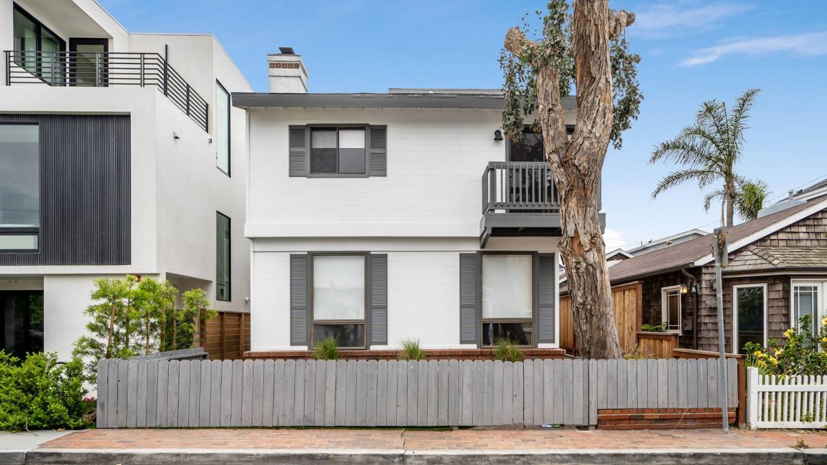 House for rent at 472 36th St, Manhattan Beach, CA 90266