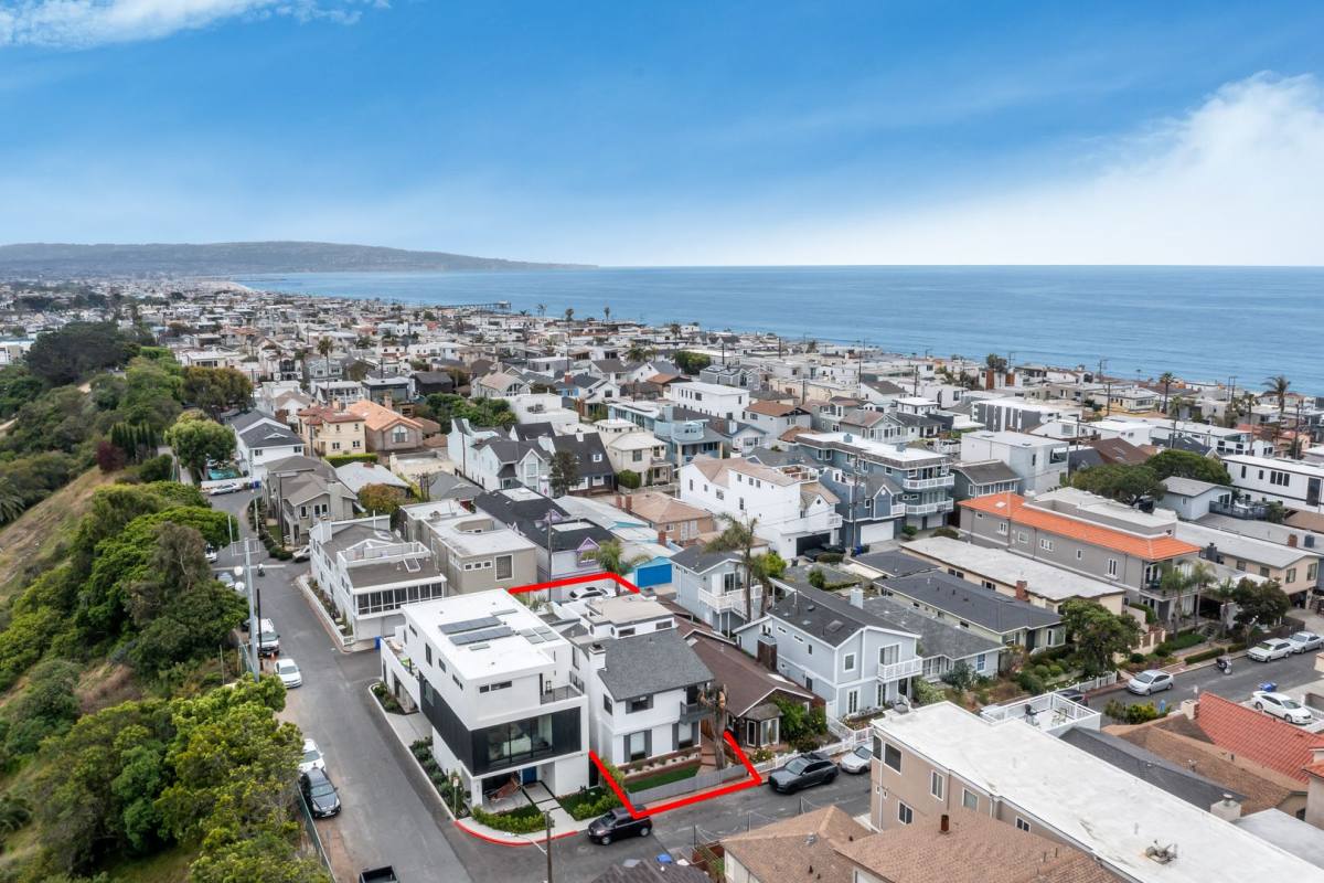 House for rent at 472 36th St, Manhattan Beach, CA 90266