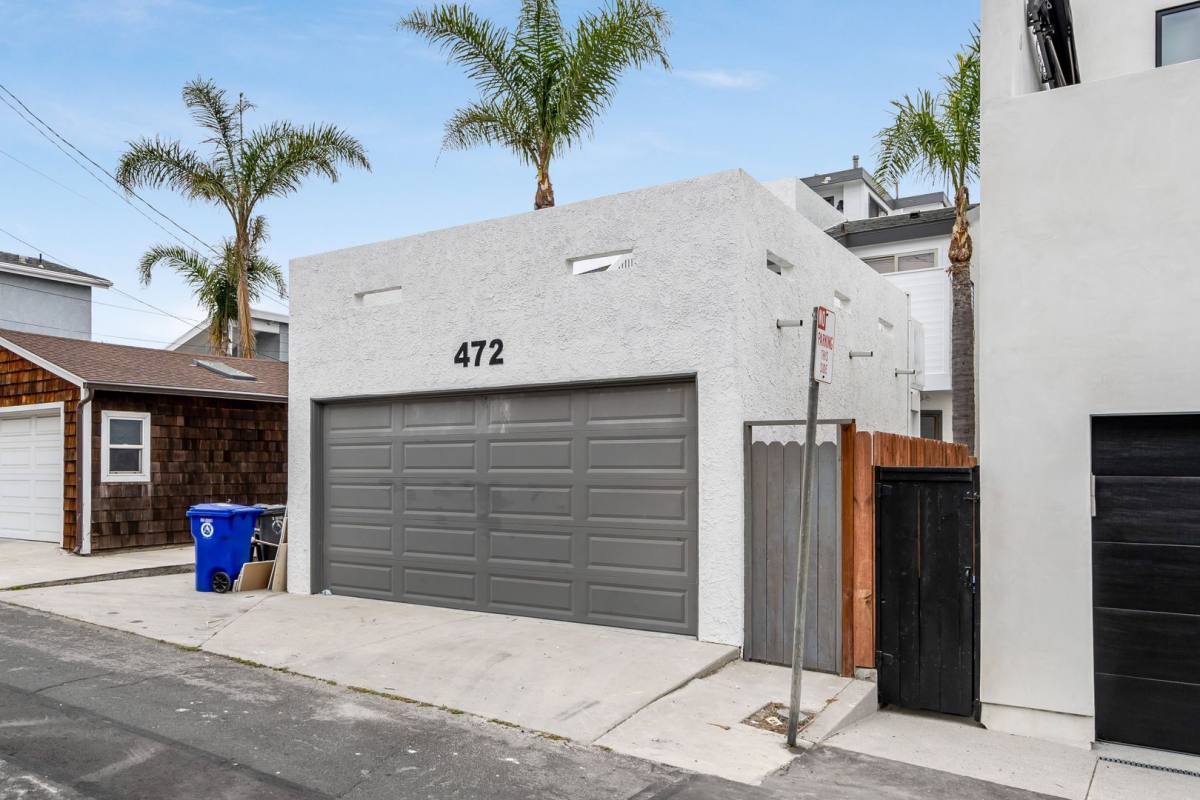 House for rent at 472 36th St, Manhattan Beach, CA 90266