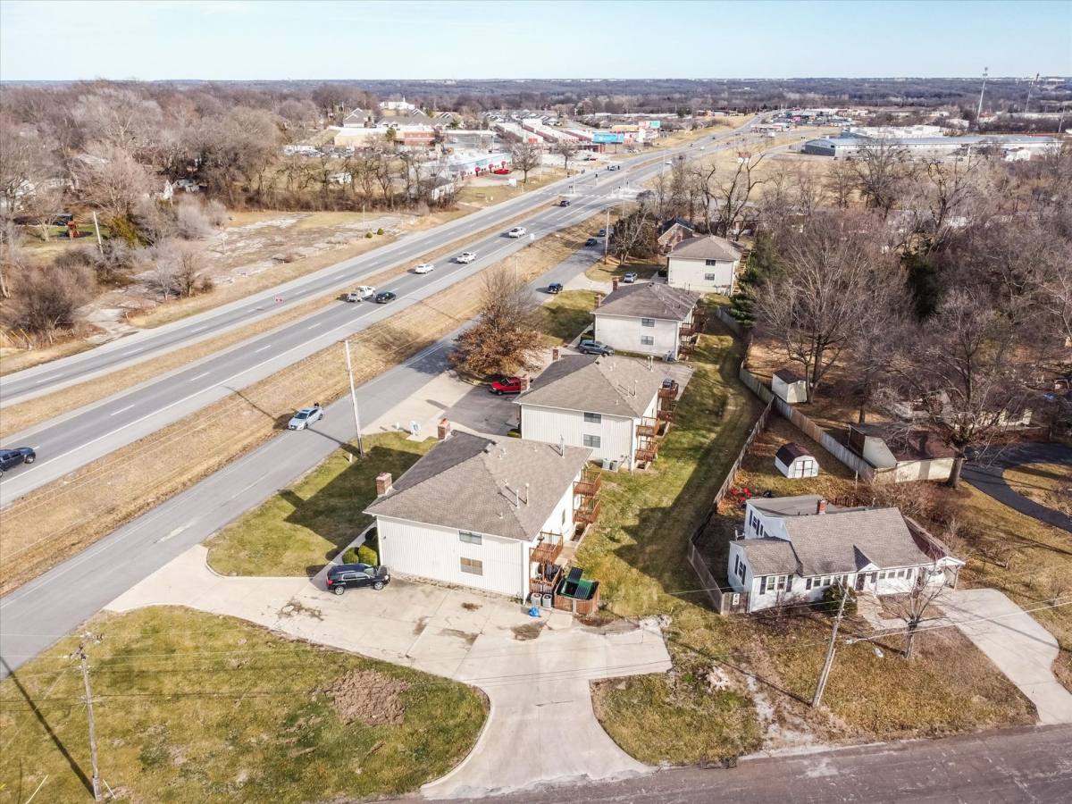 Apartment for rent at 11017 - 11023 Route 350 E, Kansas City, MO 64138