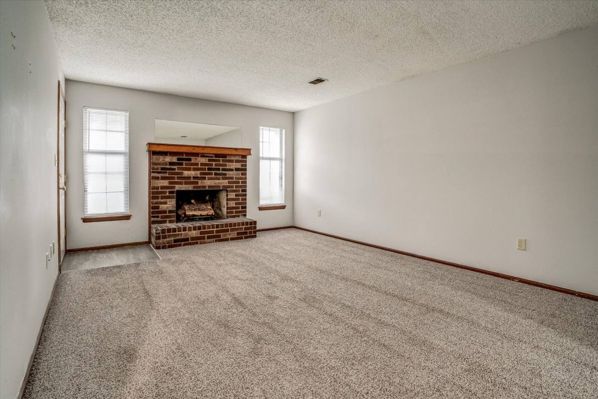 Apartment for rent at 11017 - 11023 Route 350 E, Kansas City, MO 64138