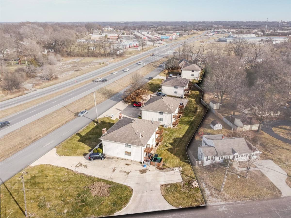 Apartment for rent at 11017 - 11023 Route 350 E, Kansas City, MO 64138