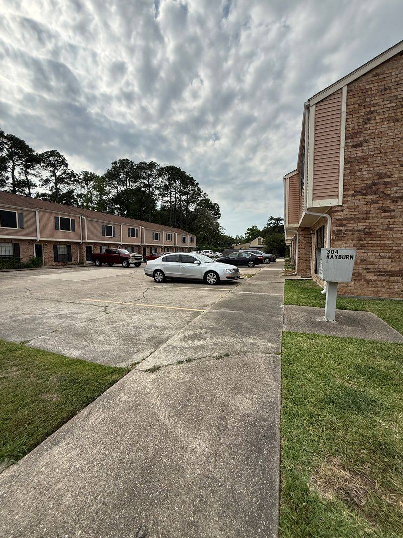 Townhouse for rent at 304 Rayburn St, Lafayette, LA 70506
