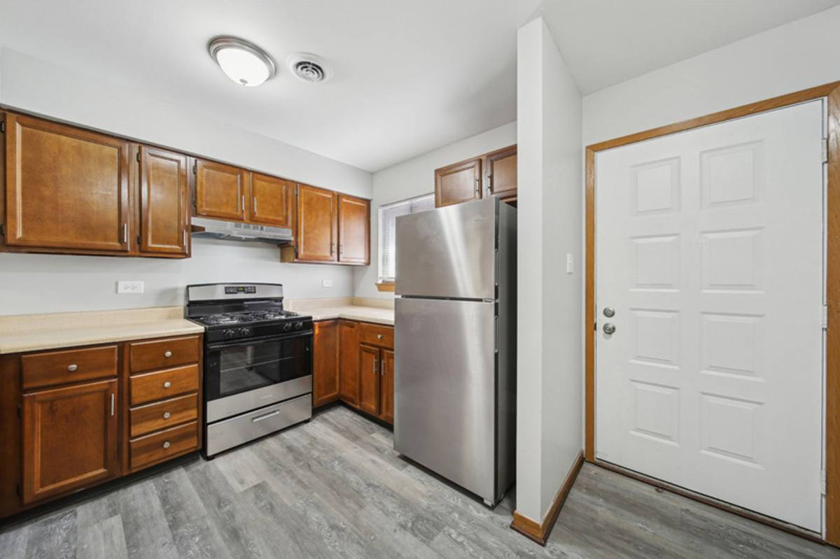 Apartment for rent at 97 Pinehurst Court, Burbank, IL 60459