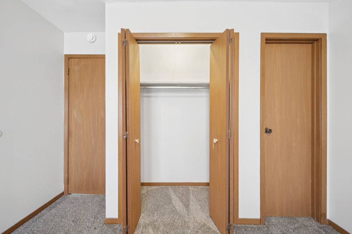 Apartment for rent at 97 Pinehurst Court, Burbank, IL 60459