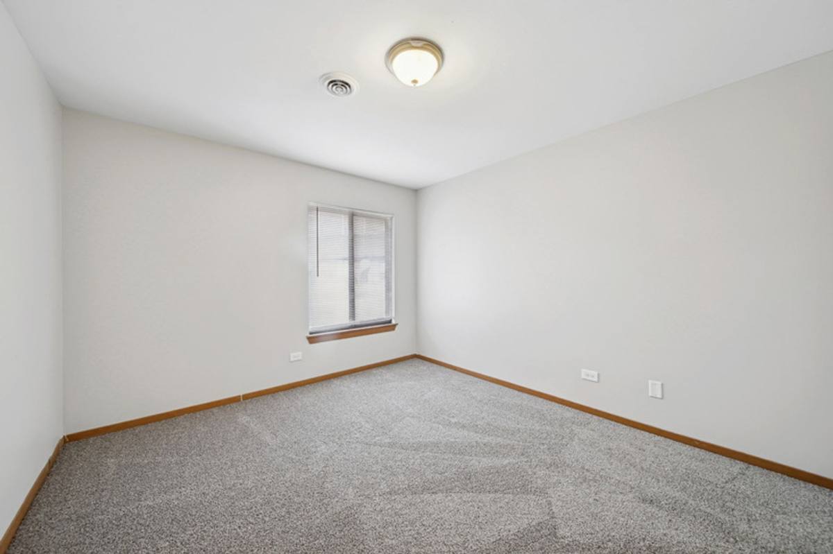 Apartment for rent at 97 Pinehurst Court, Burbank, IL 60459