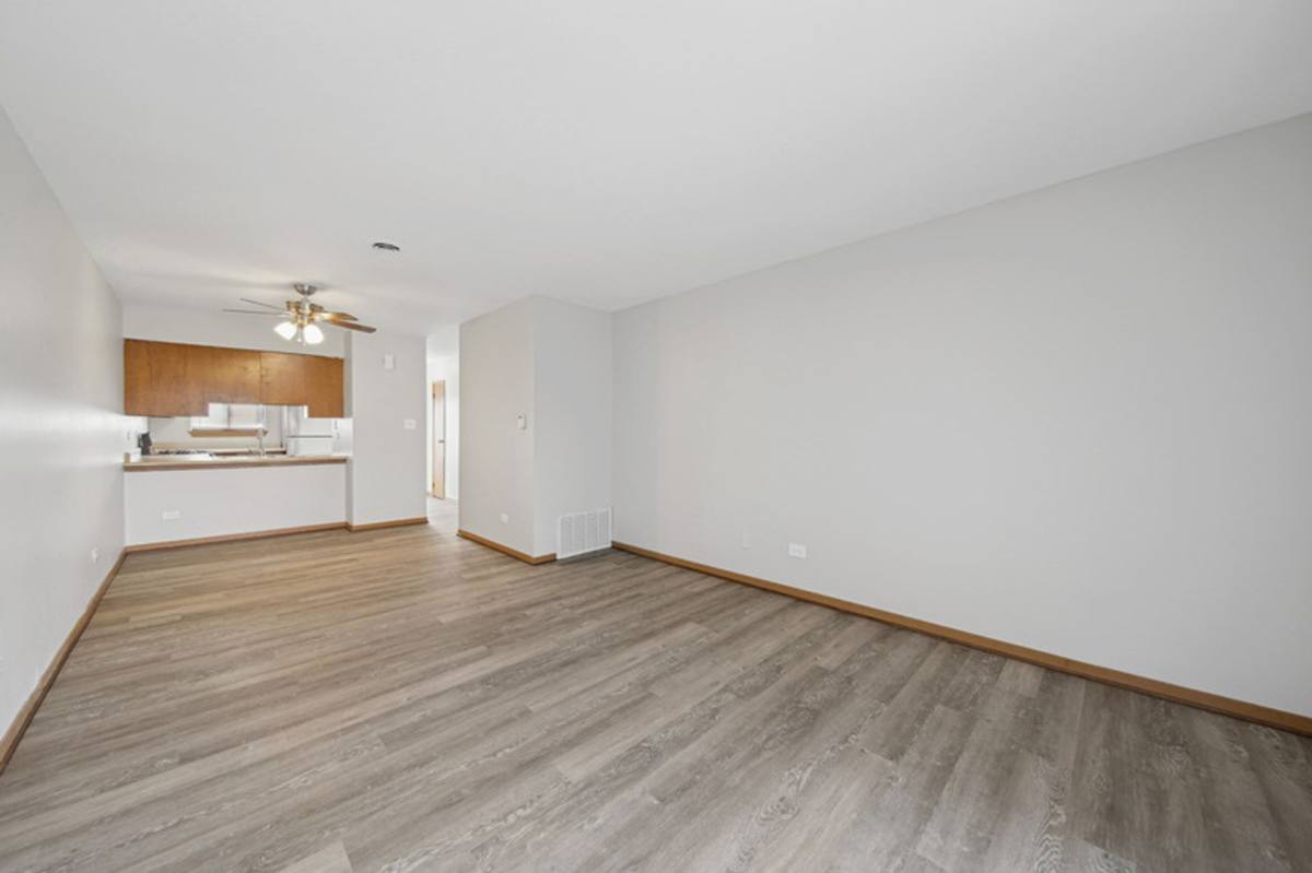 Apartment for rent at 97 Pinehurst Court, Burbank, IL 60459