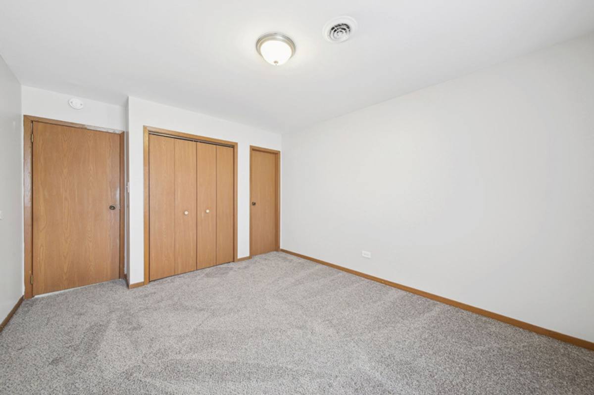 Apartment for rent at 97 Pinehurst Court, Burbank, IL 60459