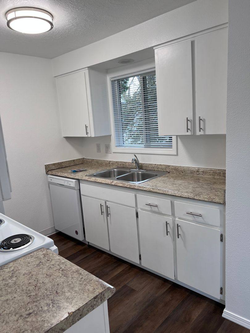 Apartment for rent at 3459 Hawthorne Ave NE, Salem, OR 97301
