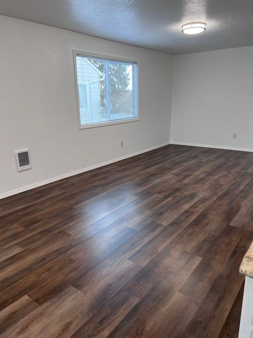 Apartment for rent at 3459 Hawthorne Ave NE, Salem, OR 97301