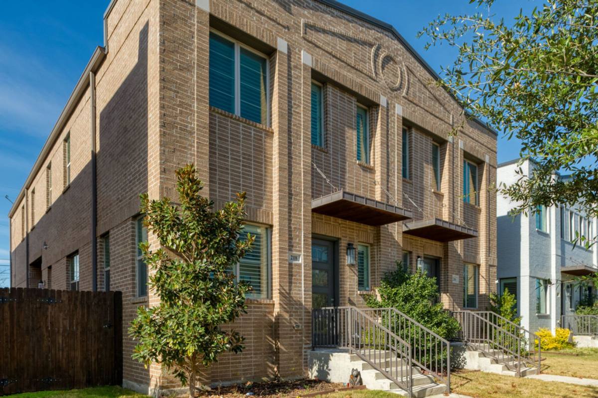 Townhouse for rent at 218 Wimberly St, Fort Worth, TX 76107