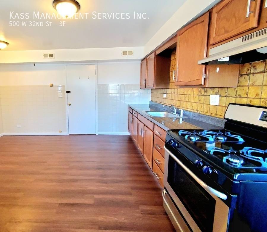 Apartment for rent at 500 W 32nd St #3F, Chicago, IL 60616